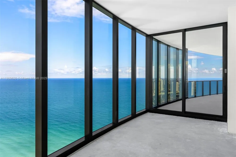 18555 Collins Ave, Sunny Isles Beach, FL 33160