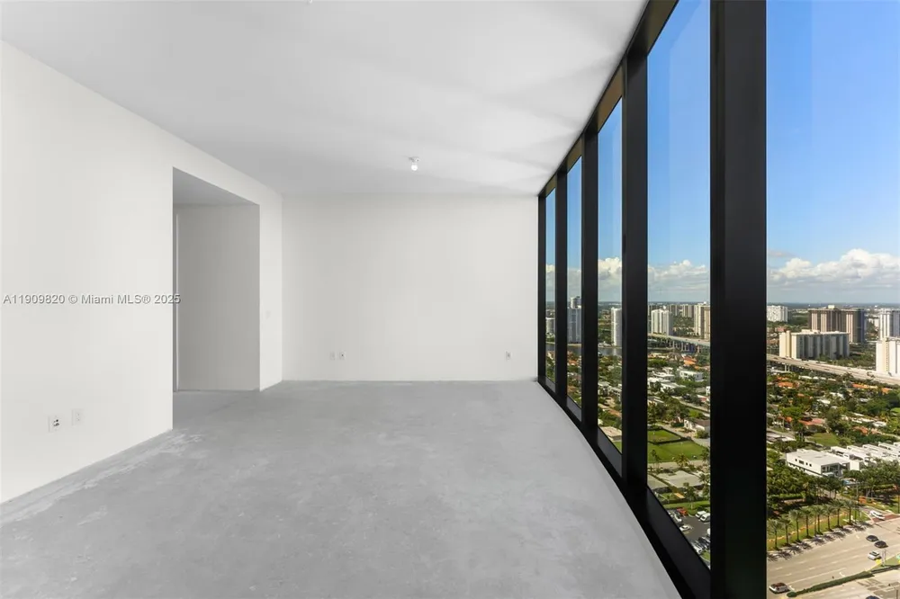 18555 Collins Ave, Sunny Isles Beach, FL 33160