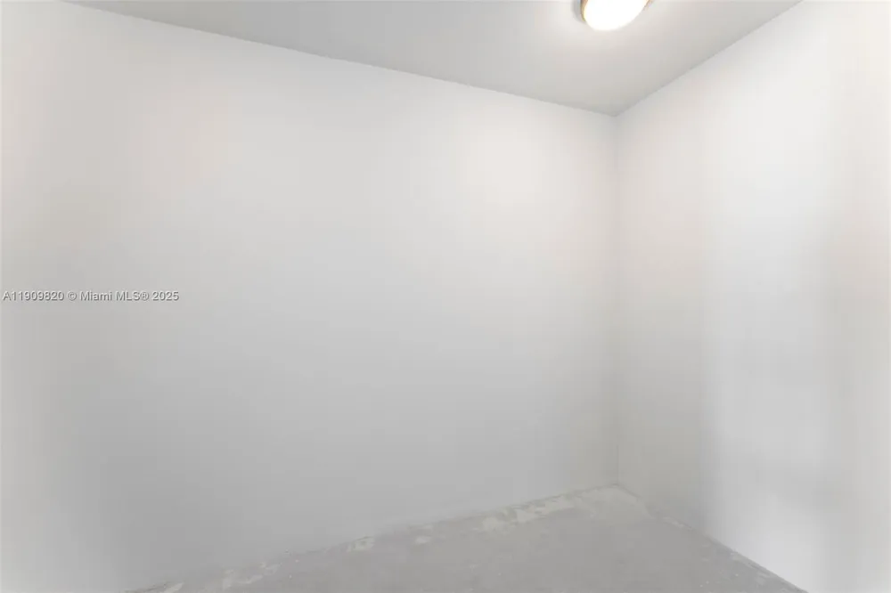 18555 Collins Ave, Sunny Isles Beach, FL 33160