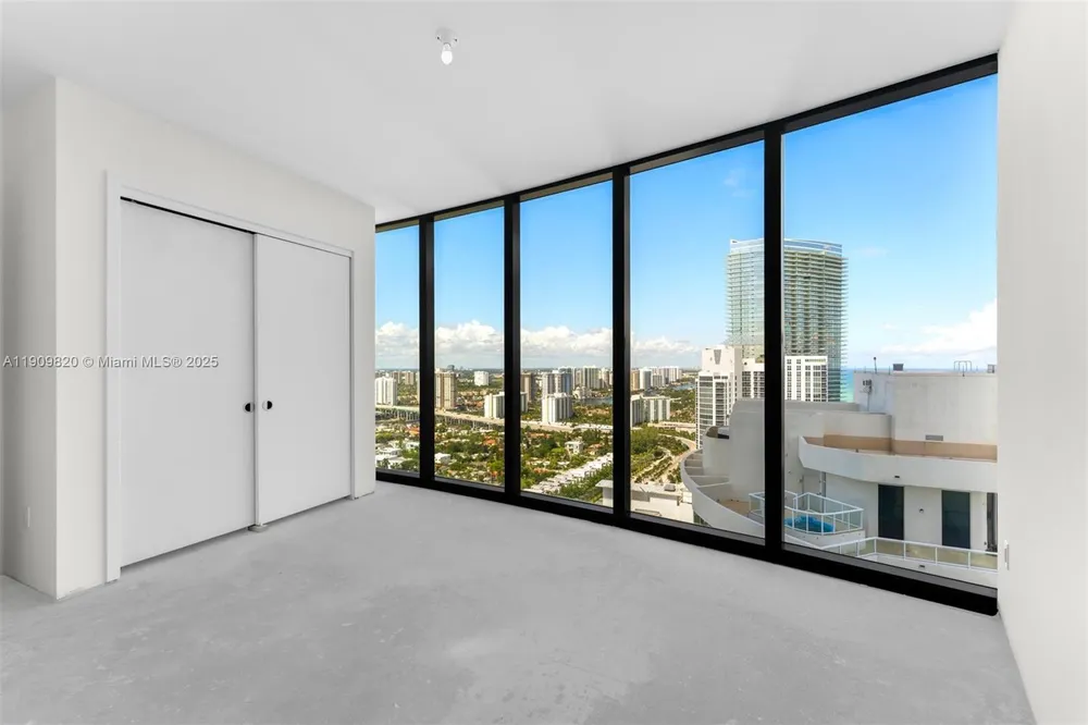 18555 Collins Ave, Sunny Isles Beach, FL 33160