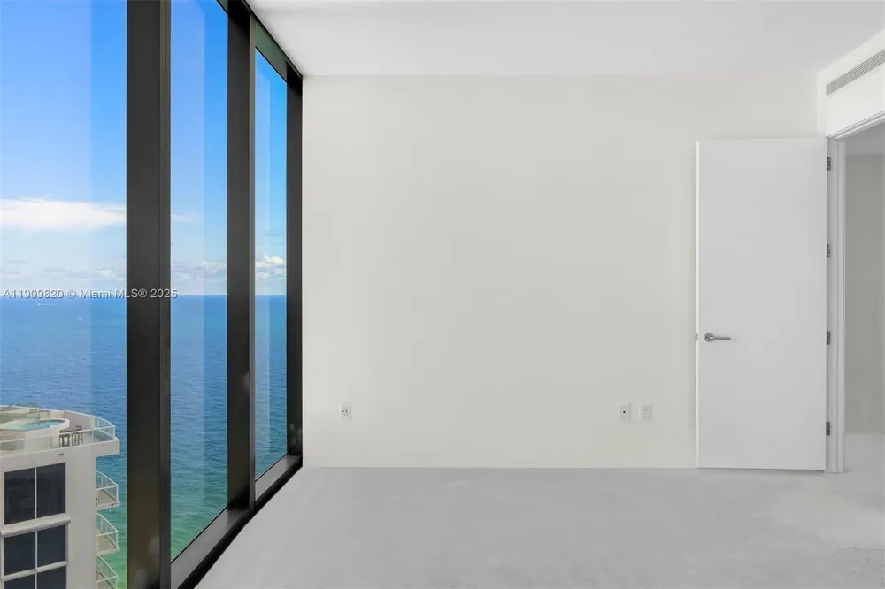 18555 Collins Ave, Sunny Isles Beach, FL 33160