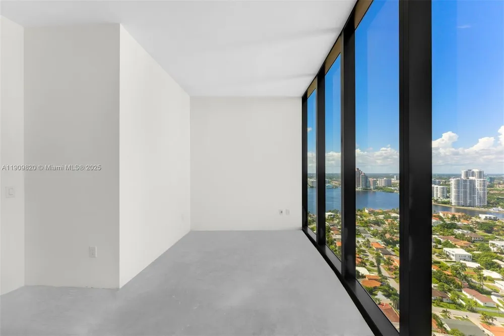 18555 Collins Ave, Sunny Isles Beach, FL 33160