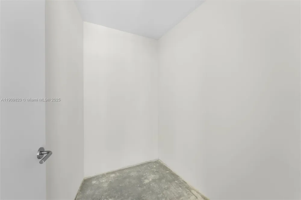 18555 Collins Ave, Sunny Isles Beach, FL 33160