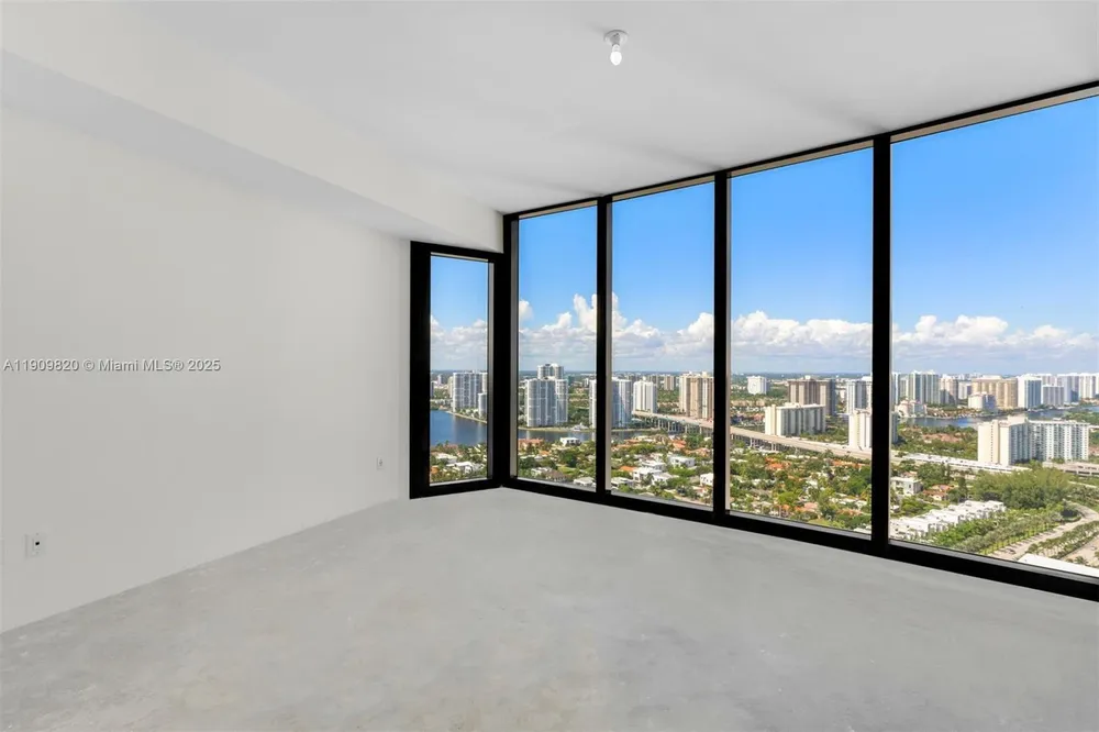 18555 Collins Ave, Sunny Isles Beach, FL 33160