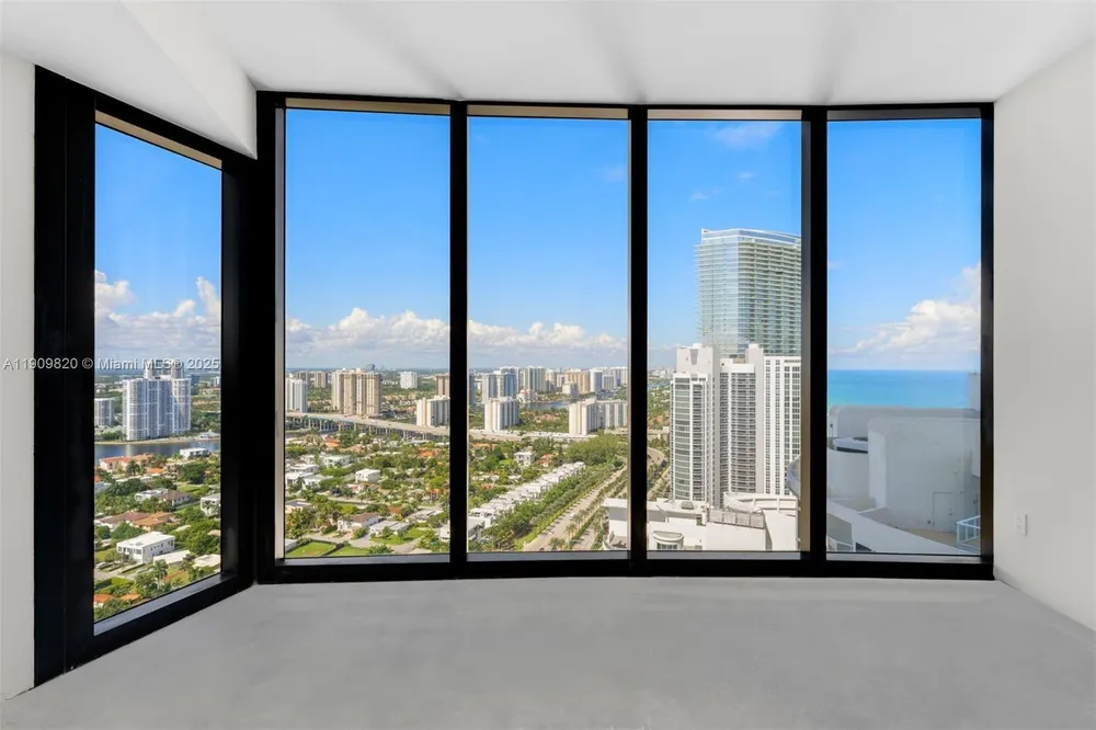 18555 Collins Ave, Sunny Isles Beach, FL 33160