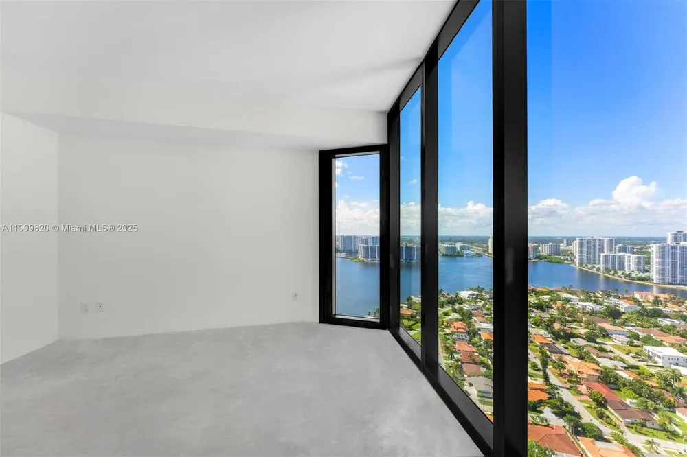 18555 Collins Ave, Sunny Isles Beach, FL 33160