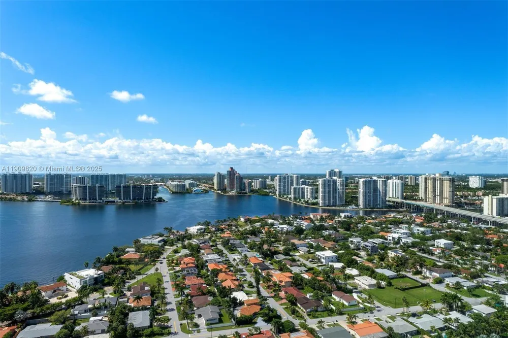 18555 Collins Ave, Sunny Isles Beach, FL 33160