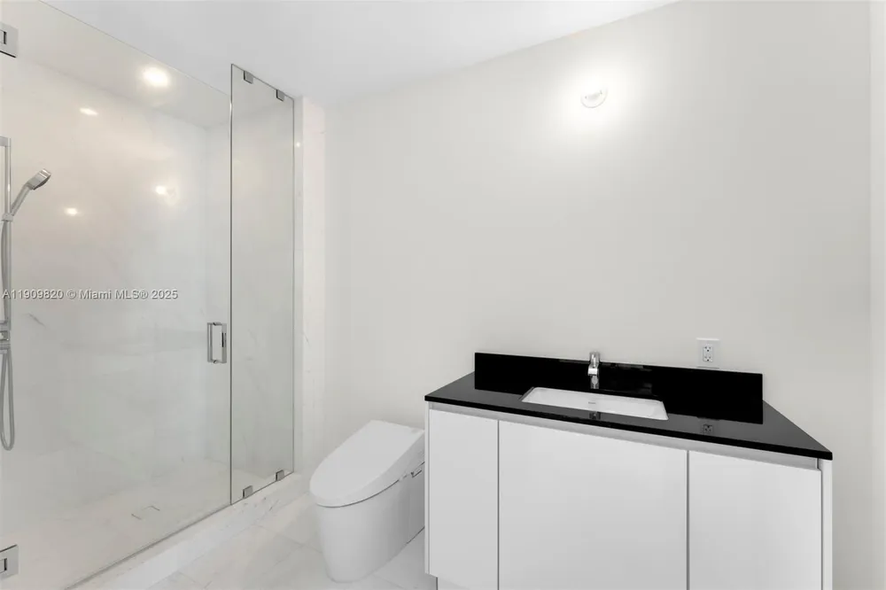 18555 Collins Ave, Sunny Isles Beach, FL 33160