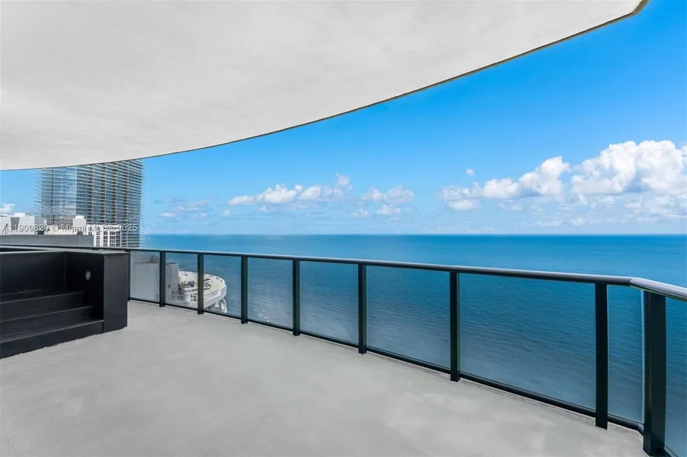 18555 Collins Ave, Sunny Isles Beach, FL 33160