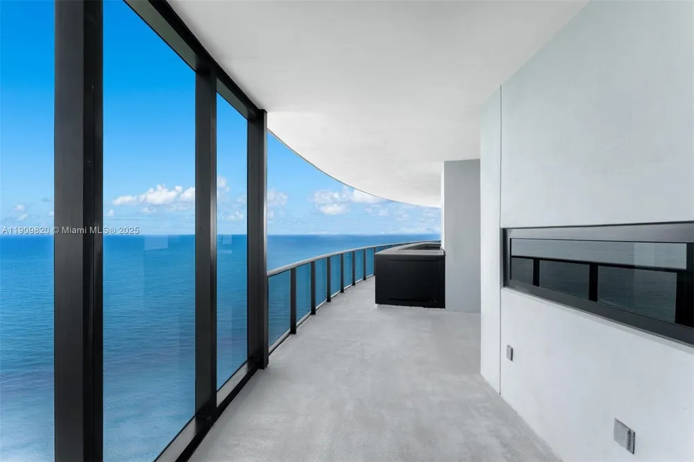 18555 Collins Ave, Sunny Isles Beach, FL 33160