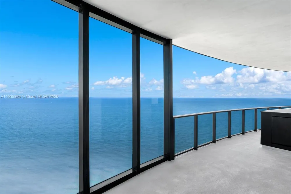 18555 Collins Ave, Sunny Isles Beach, FL 33160