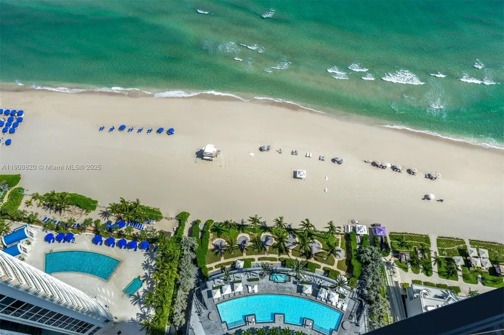 18555 Collins Ave, Sunny Isles Beach, FL 33160
