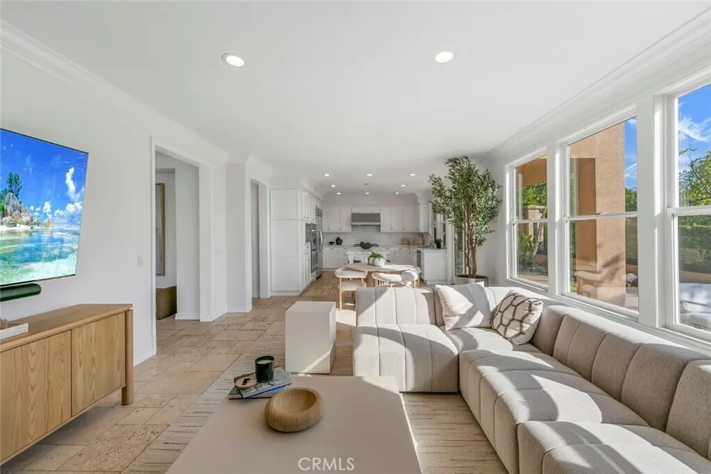 2 Agostino, Newport Beach, CA 92657