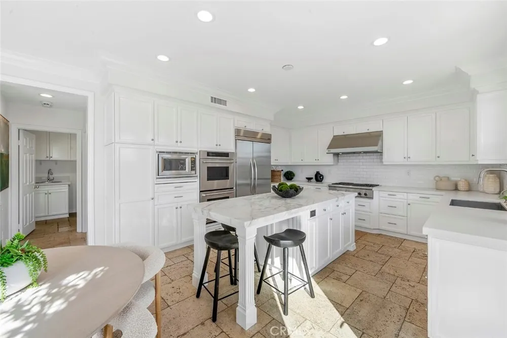 2 Agostino, Newport Beach, CA 92657