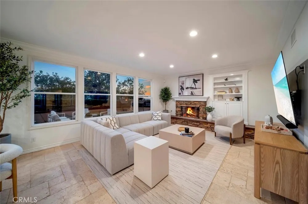 2 Agostino, Newport Beach, CA 92657