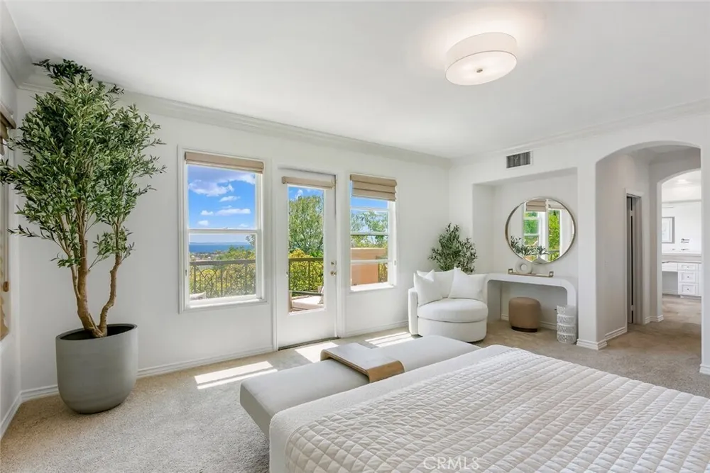 2 Agostino, Newport Beach, CA 92657
