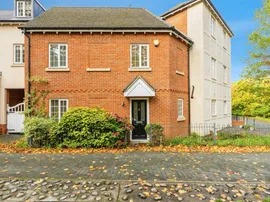 Ogilvie Close, Wendover, Aylesbury photo