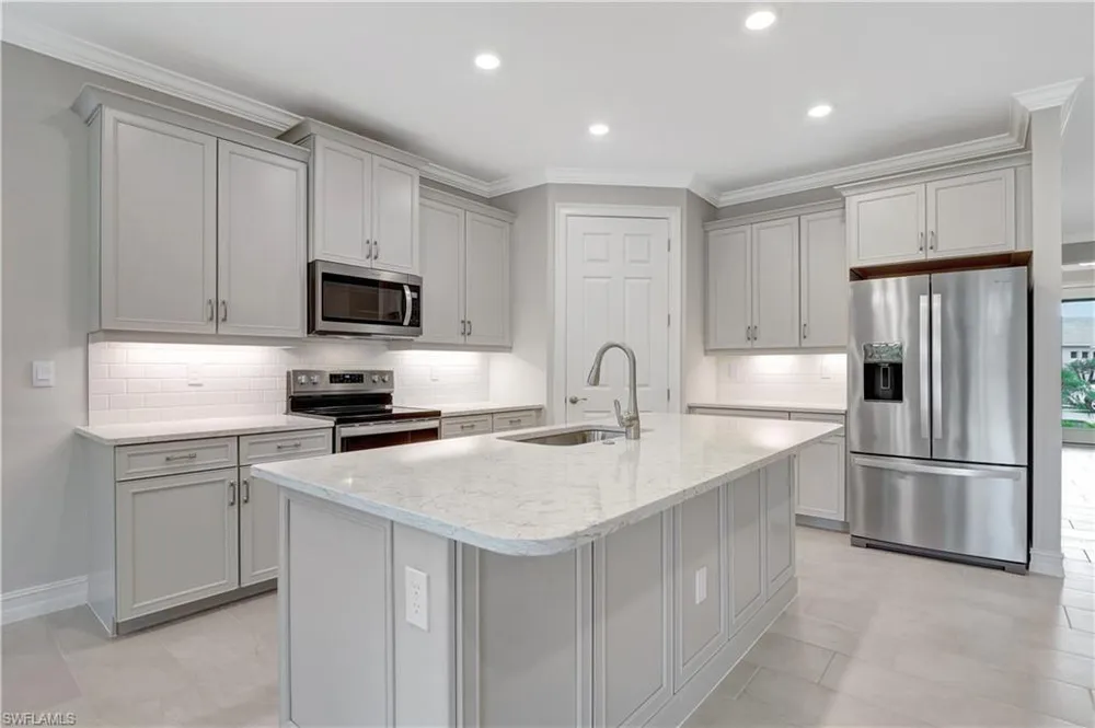 335 Tamarindo Ln, Naples, FL 34114