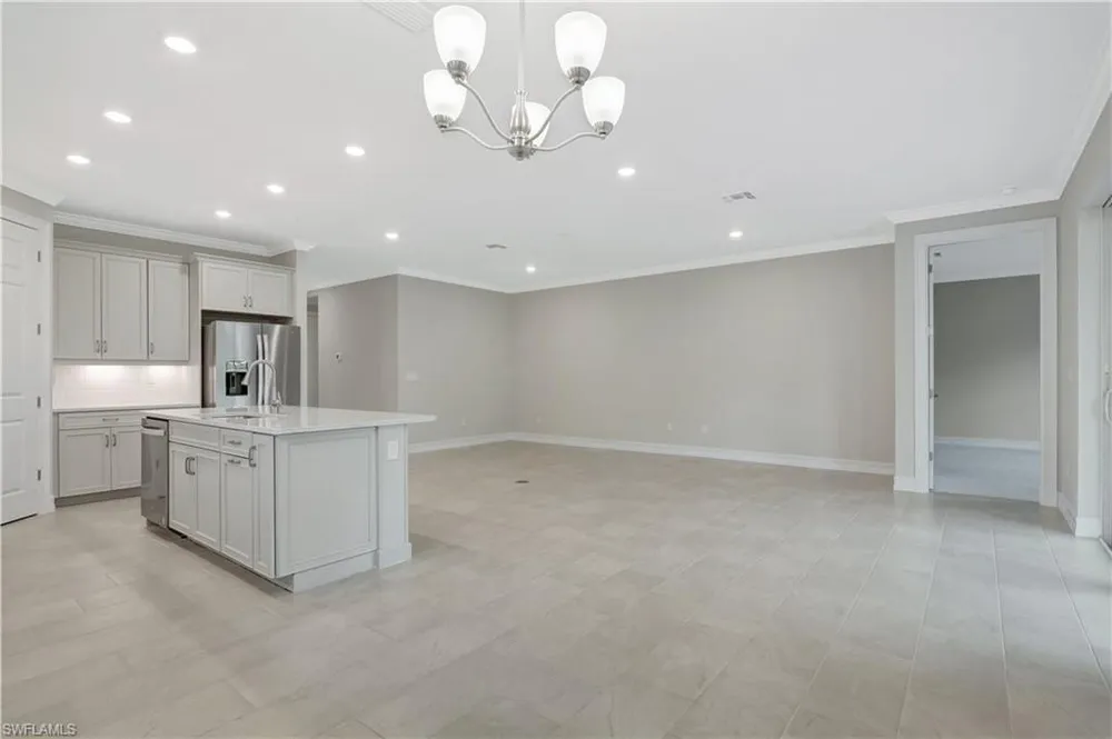 335 Tamarindo Ln, Naples, FL 34114