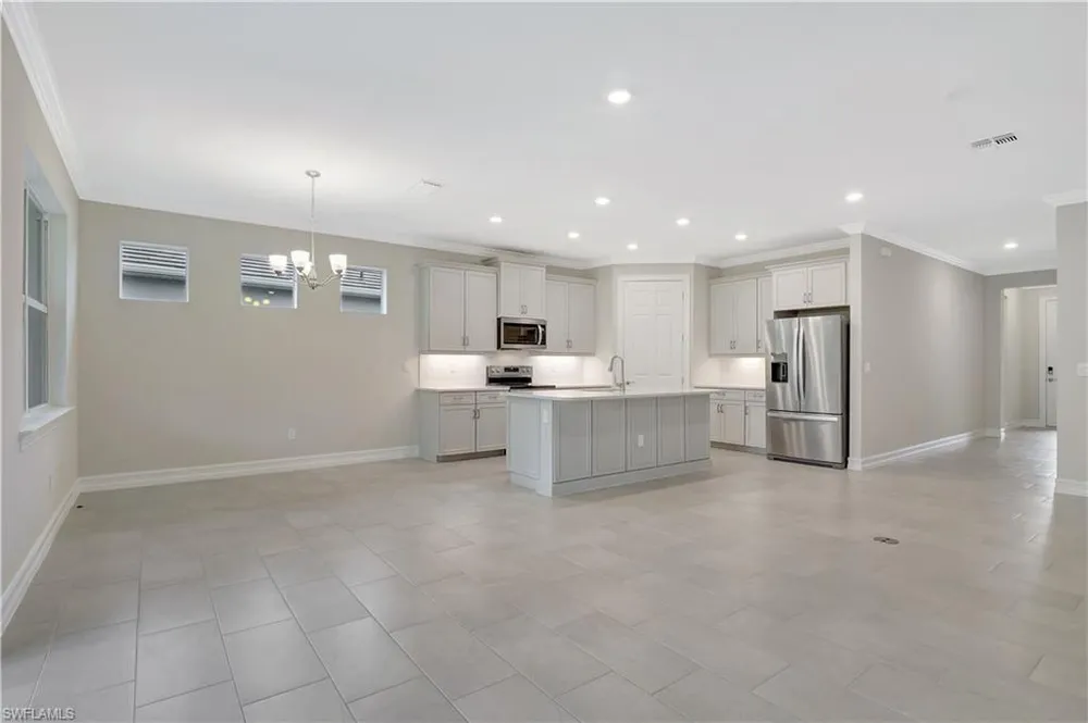 335 Tamarindo Ln, Naples, FL 34114