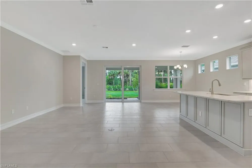 335 Tamarindo Ln, Naples, FL 34114