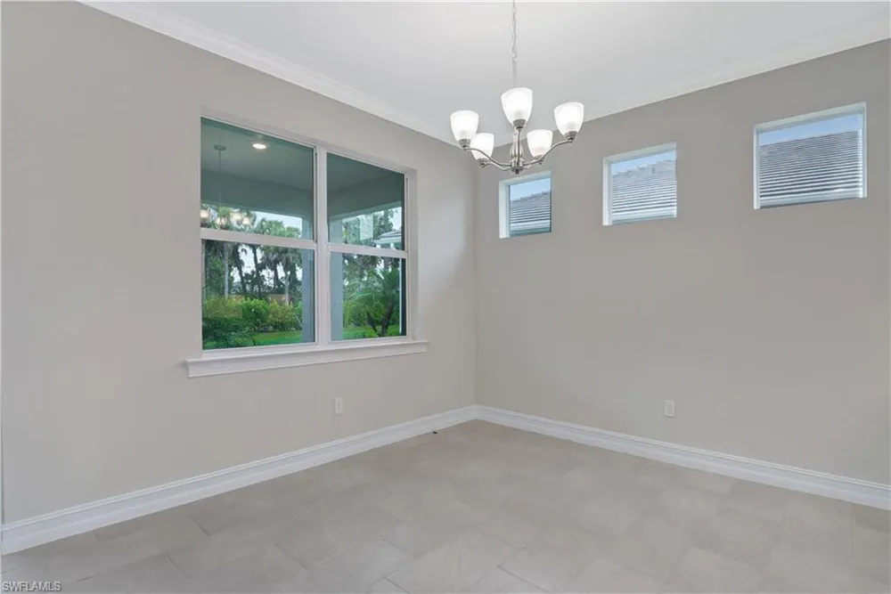 335 Tamarindo Ln, Naples, FL 34114