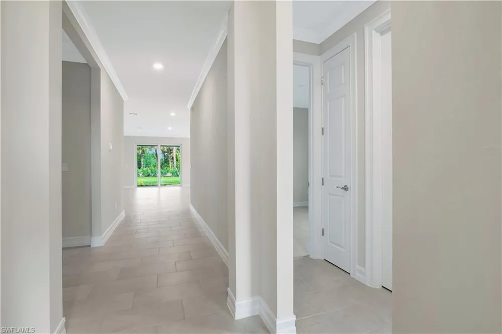 335 Tamarindo Ln, Naples, FL 34114