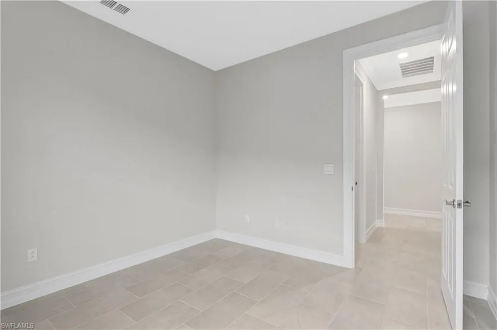 335 Tamarindo Ln, Naples, FL 34114