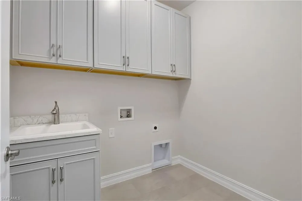 335 Tamarindo Ln, Naples, FL 34114