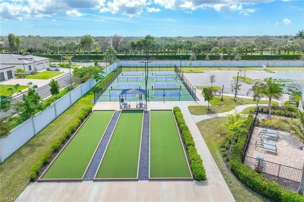 335 Tamarindo Ln, Naples, FL 34114