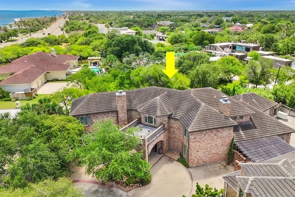 4811 Ocean Dr, Corpus Christi, TX 78412