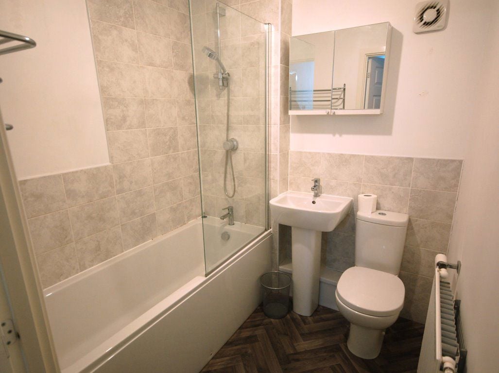 Flat 2, 43 Heroes Drive, B29 6US Image 2