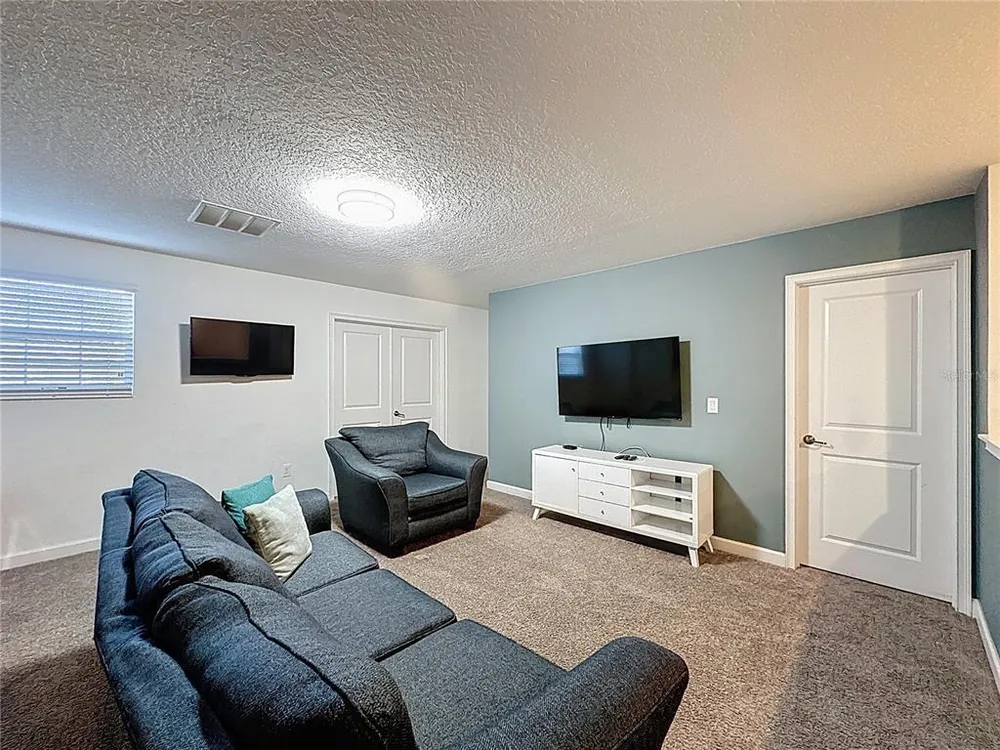 8906 Stinger Dr, Davenport, FL 33896