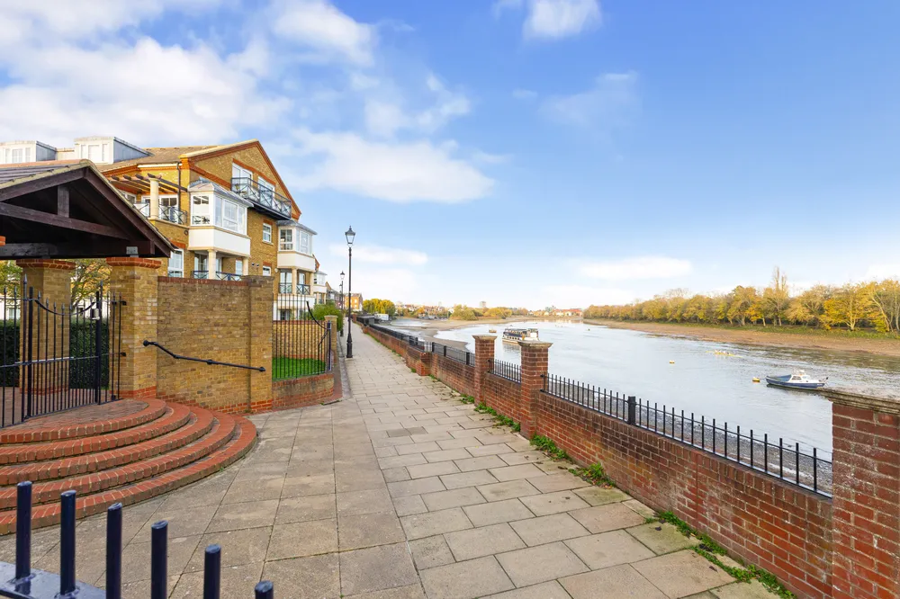 Malthouse Drive, London, W4
