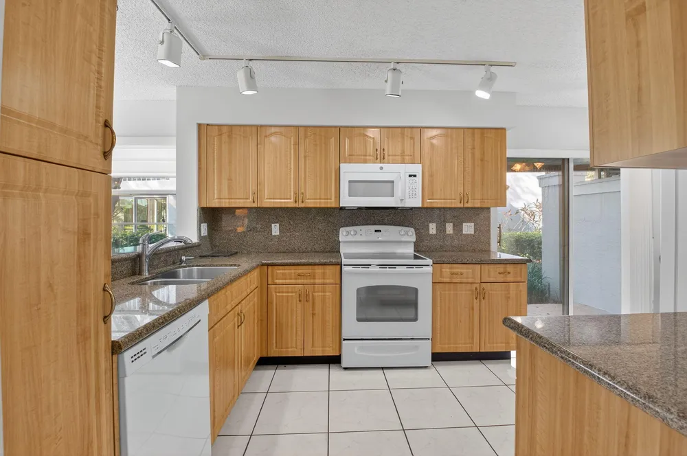 7342 Lake Meadow Way, Boynton Beach, FL 33437
