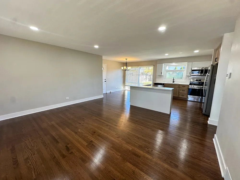 909 S Emerson St, Mount Prospect, IL 60056