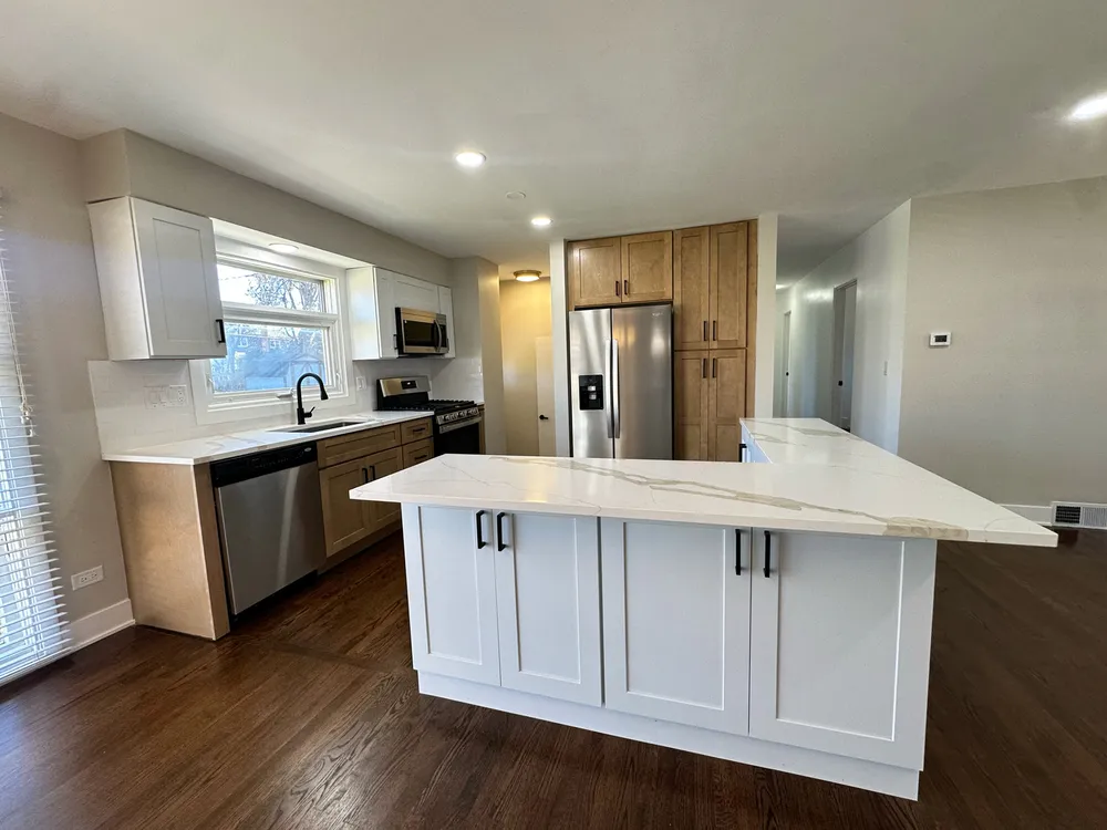 909 S Emerson St, Mount Prospect, IL 60056