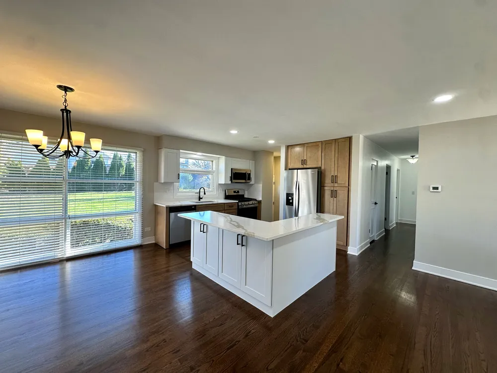 909 S Emerson St, Mount Prospect, IL 60056