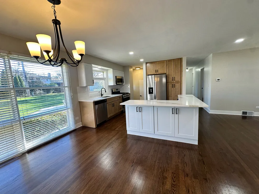 909 S Emerson St, Mount Prospect, IL 60056