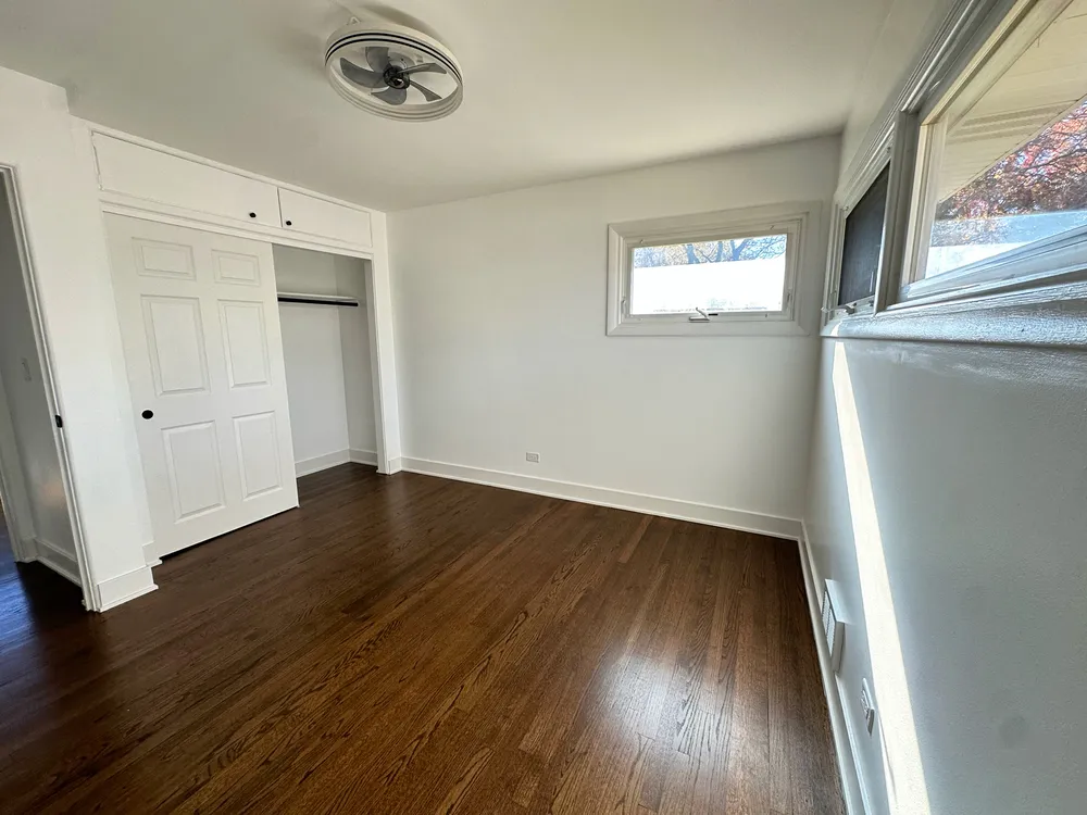 909 S Emerson St, Mount Prospect, IL 60056