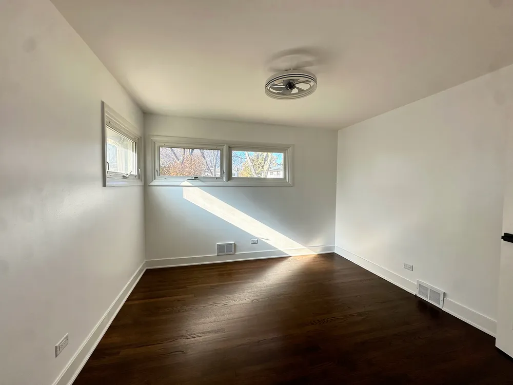 909 S Emerson St, Mount Prospect, IL 60056
