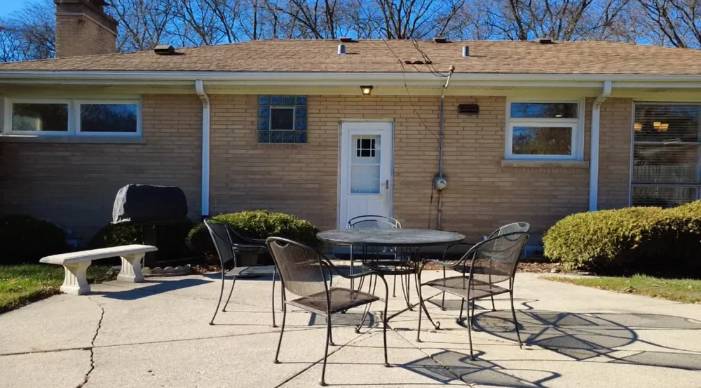 909 S Emerson St, Mount Prospect, IL 60056