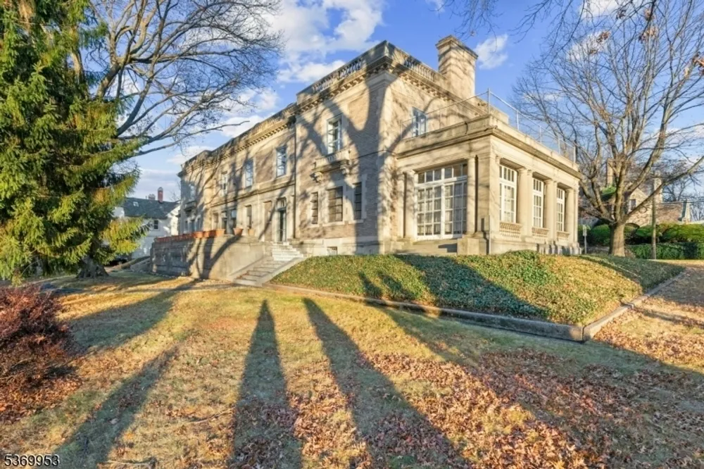 229 Ballantine Pkwy, Newark, NJ 07104
