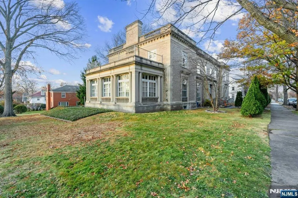 235 Ballantine Pkwy, Newark, NJ 07104