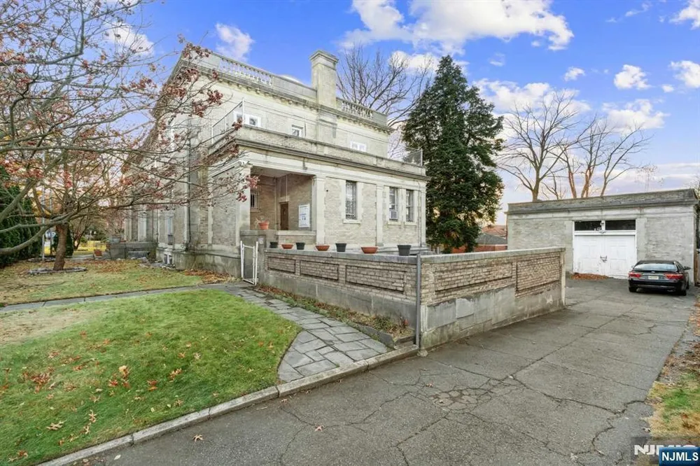 235 Ballantine Pkwy, Newark, NJ 07104