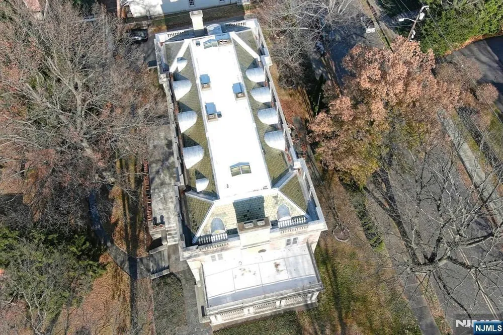 235 Ballantine Pkwy, Newark, NJ 07104