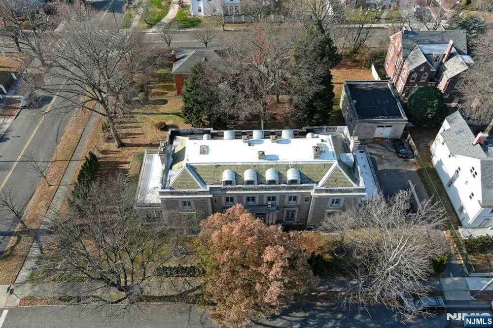 235 Ballantine Pkwy, Newark, NJ 07104