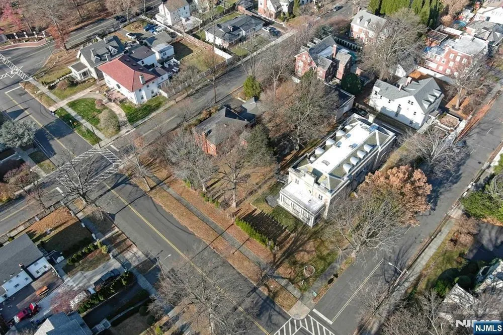 235 Ballantine Pkwy, Newark, NJ 07104