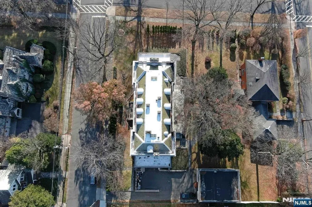 235 Ballantine Pkwy, Newark, NJ 07104