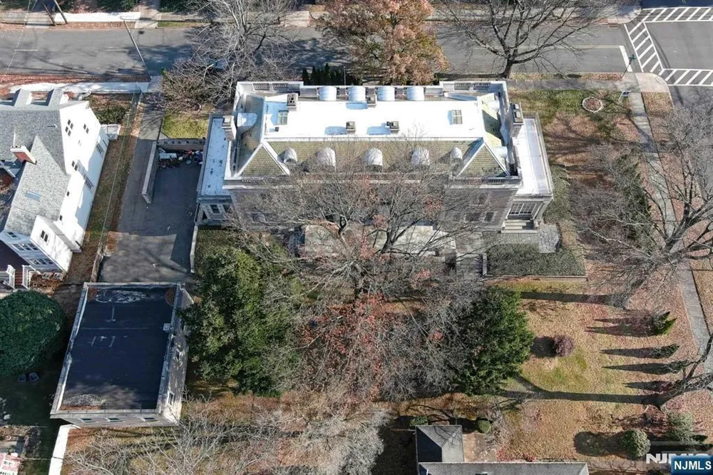 235 Ballantine Pkwy, Newark, NJ 07104